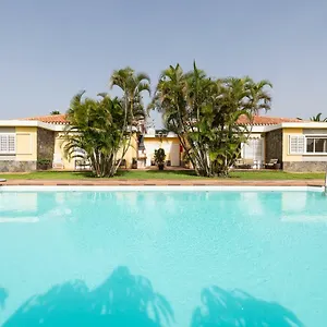https://villas-cordial-macaro-beach.in-canary-islands.com